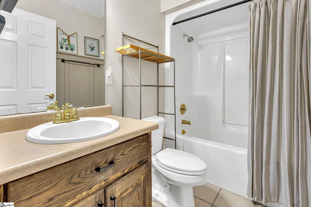 207 Hogan Drive Westminster, SC 29693