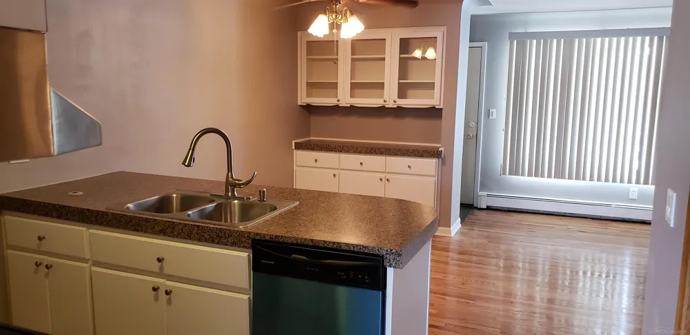 995 Cass Lake Road Waterford Charter Township, MI 48328