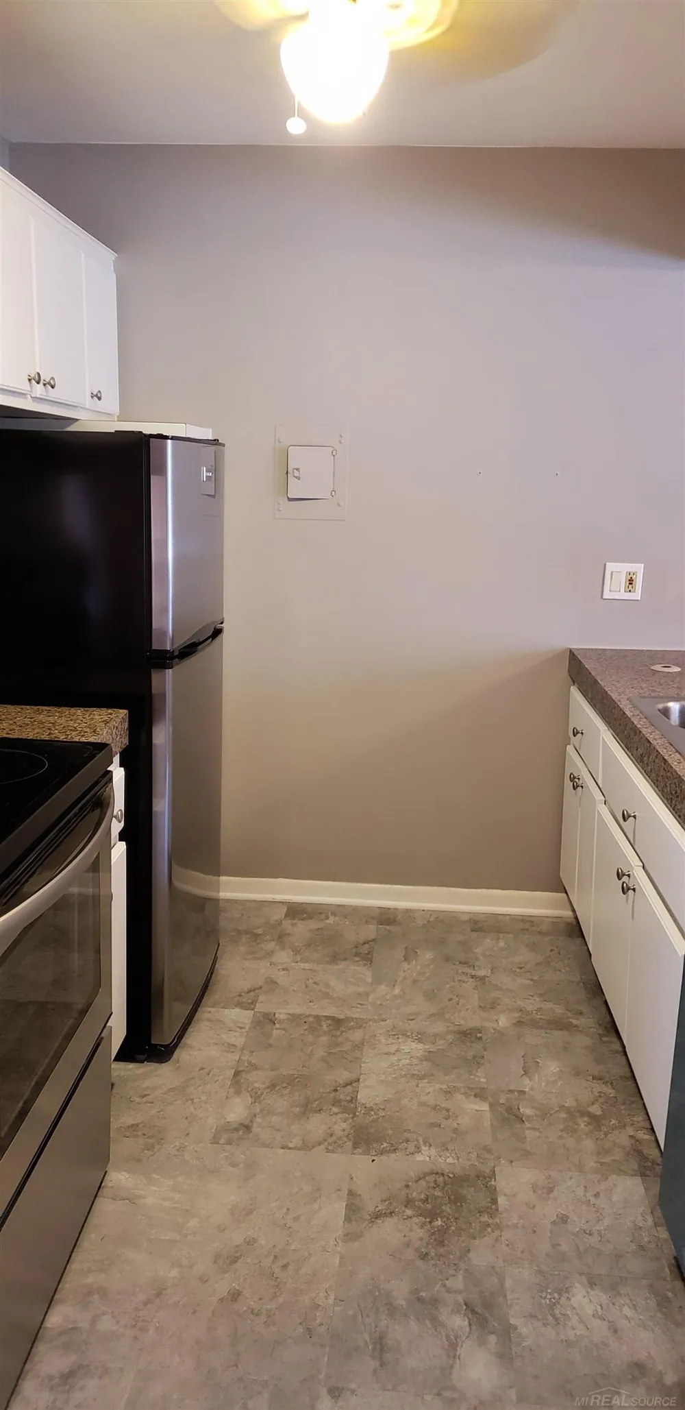 995 Cass Lake Road Waterford Charter Township, MI 48328