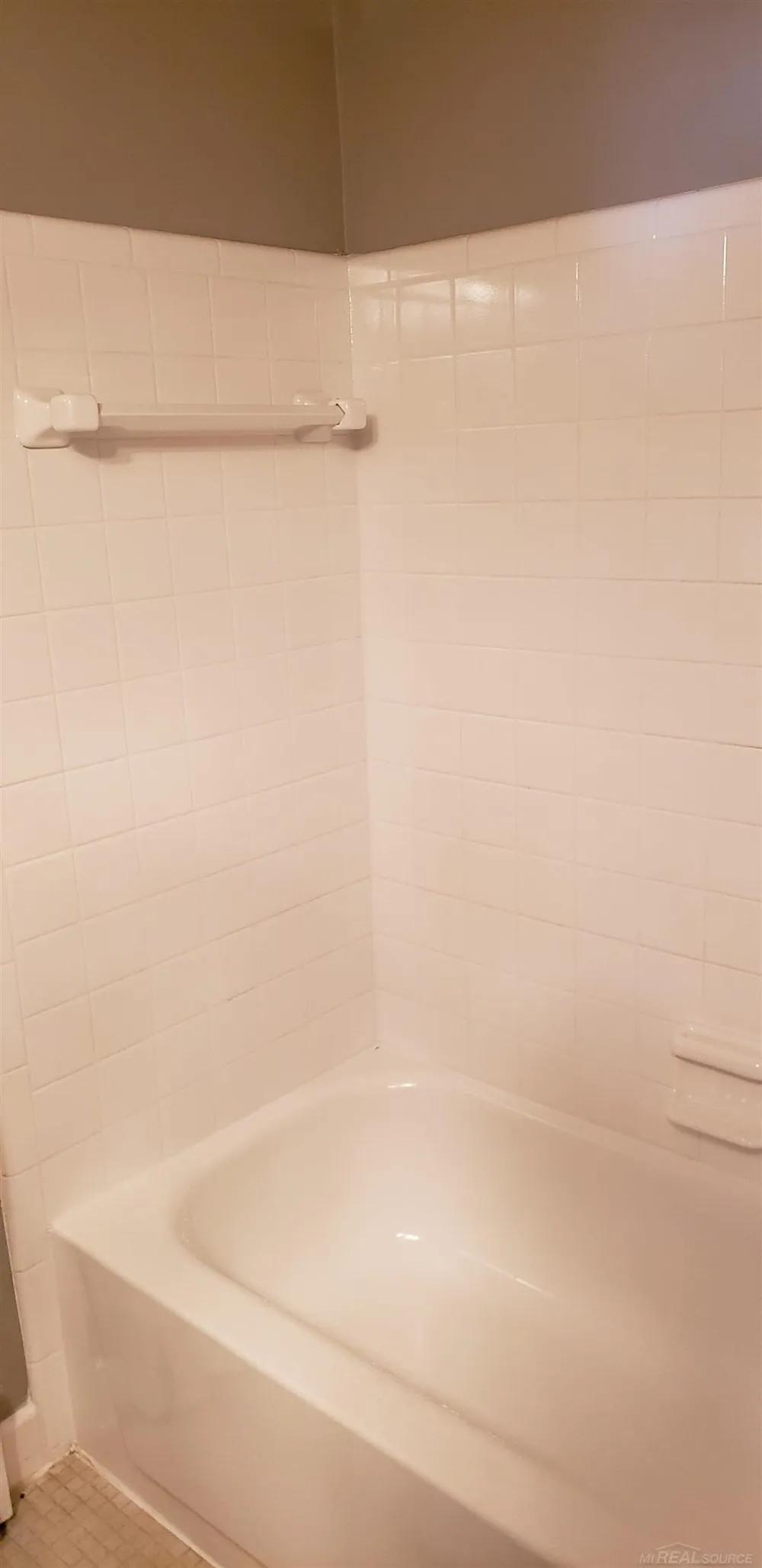 995 Cass Lake Road Waterford Charter Township, MI 48328