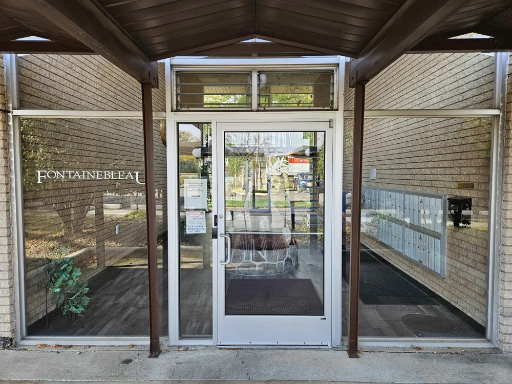 995 Cass Lake Road Waterford Charter Township, MI 48328