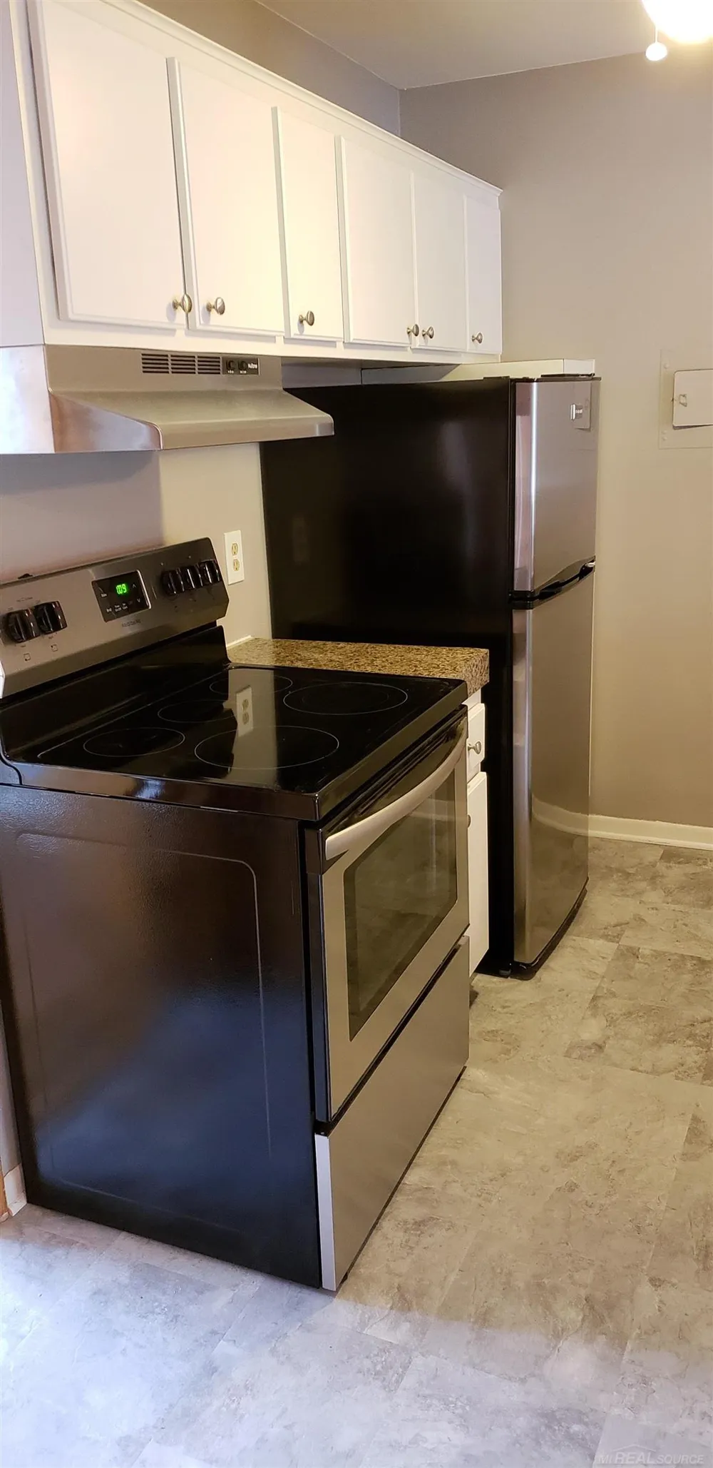 995 Cass Lake Road Waterford Charter Township, MI 48328