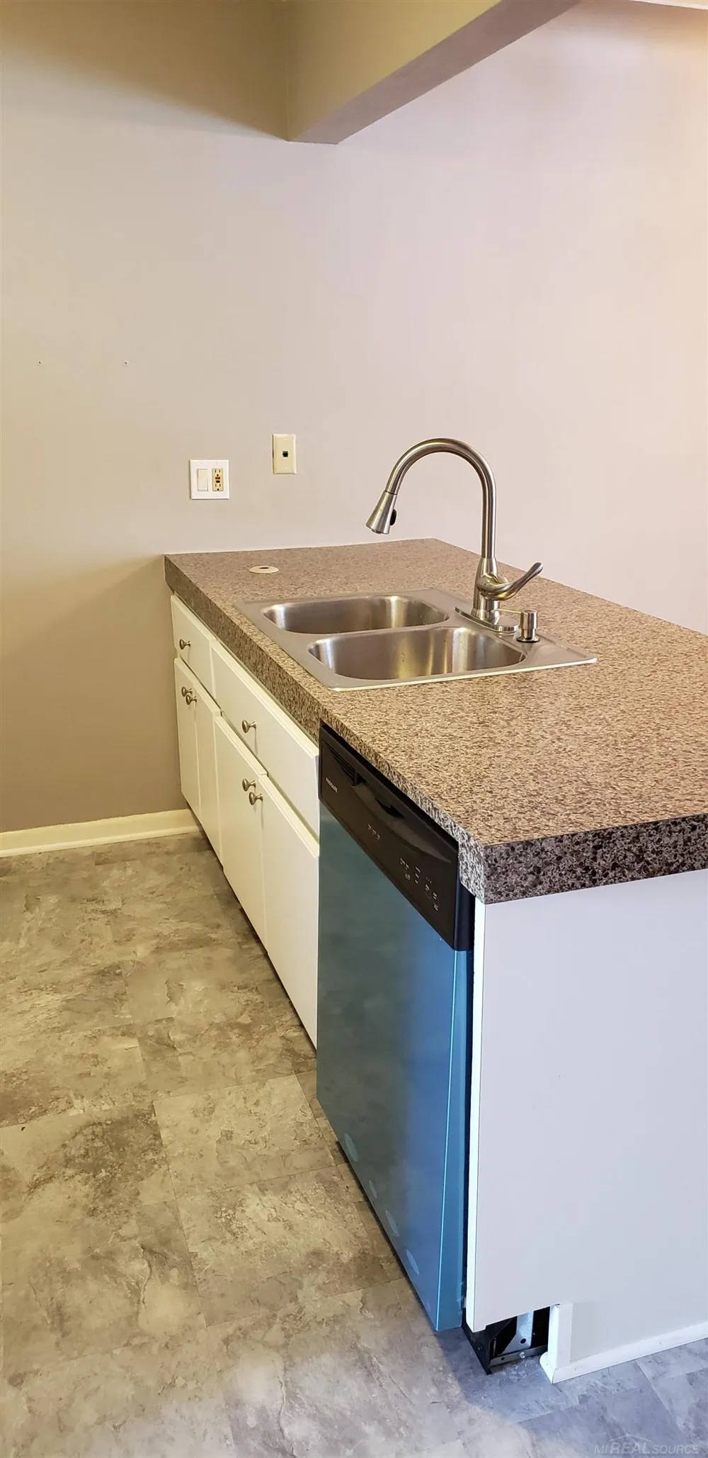 995 Cass Lake Road Waterford Charter Township, MI 48328