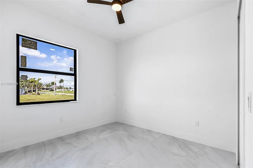 4116 36TH LN Cape Coral, FL 33993