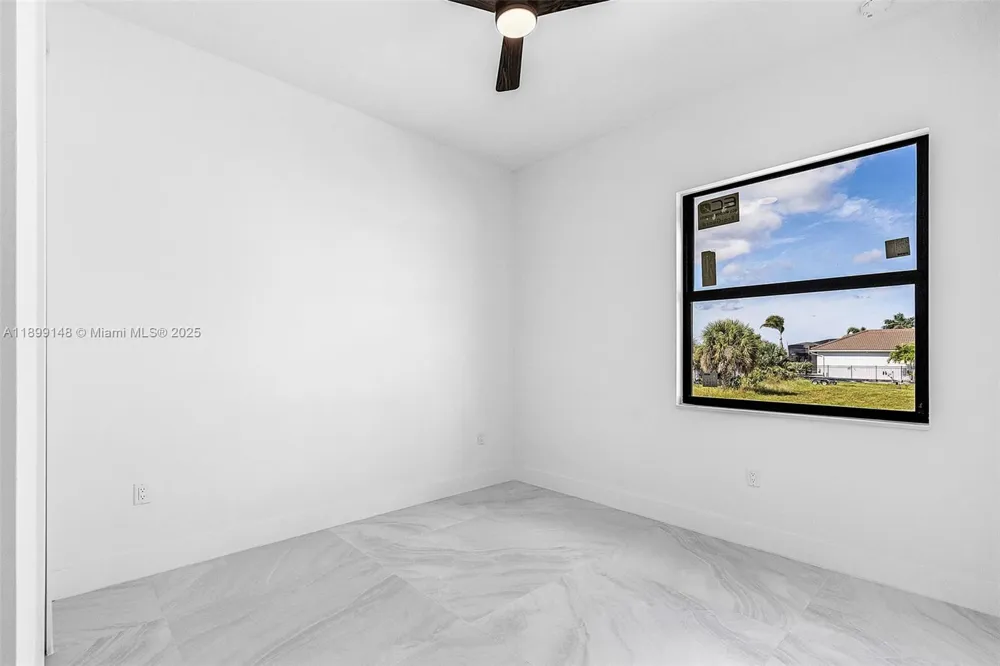 4116 36TH LN Cape Coral, FL 33993