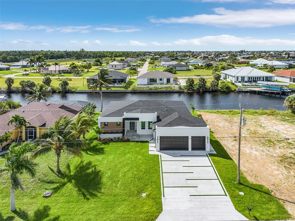 4116 36TH LN Cape Coral, FL 33993