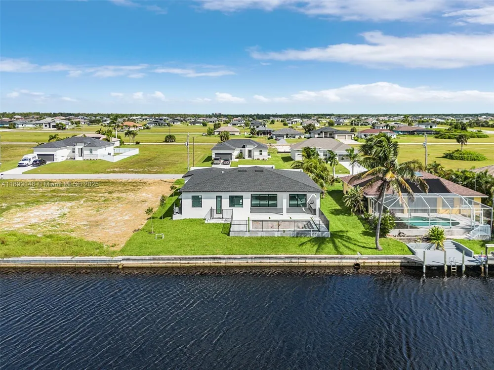 4116 36TH LN Cape Coral, FL 33993