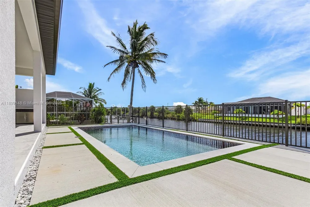 4116 36TH LN Cape Coral, FL 33993