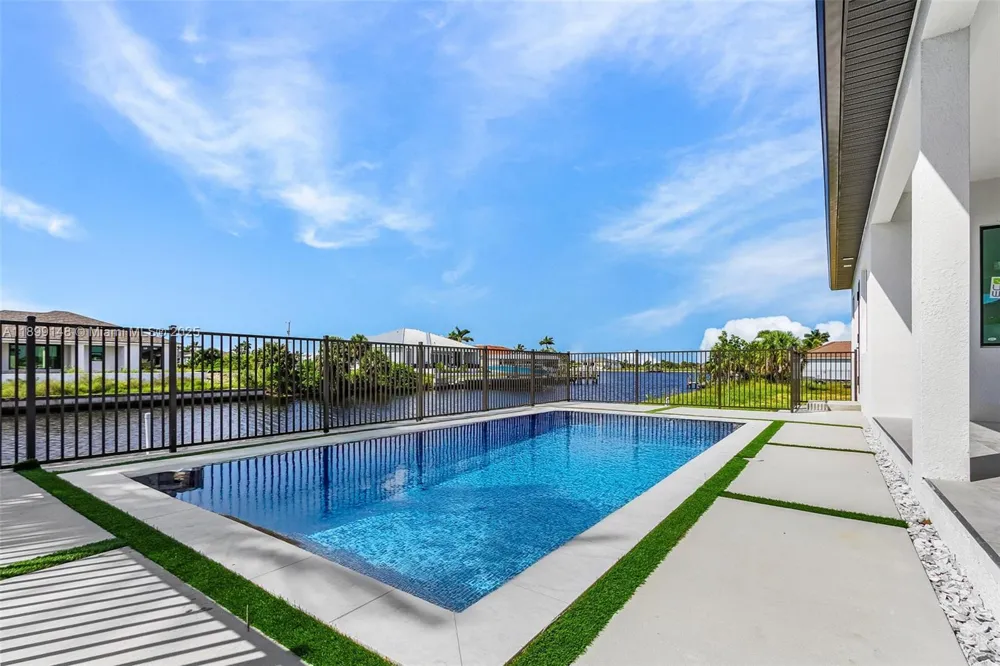 4116 36TH LN Cape Coral, FL 33993