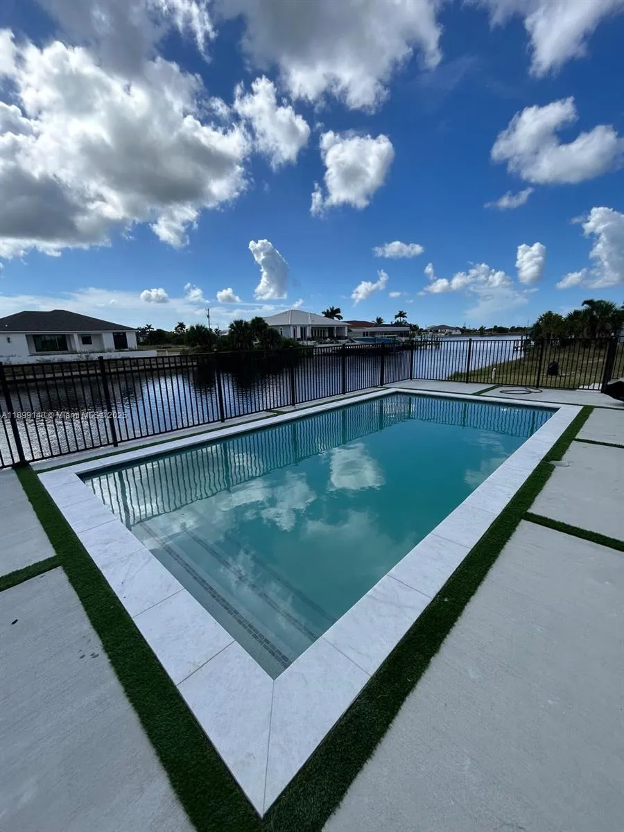 4116 36TH LN Cape Coral, FL 33993