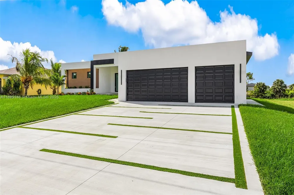 4116 36TH LN Cape Coral, FL 33993
