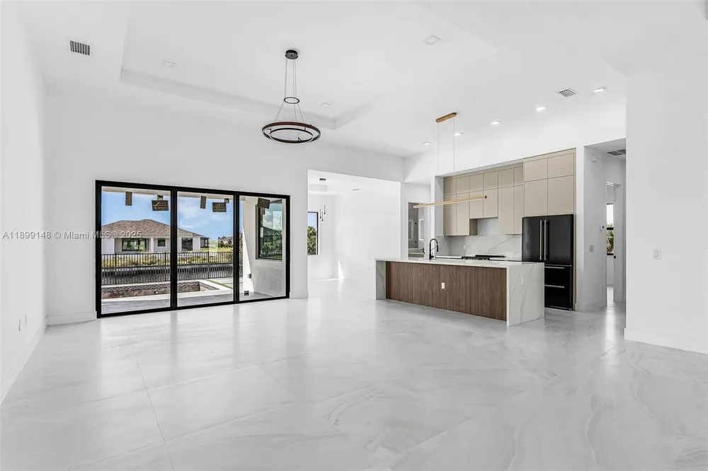 4116 36TH LN Cape Coral, FL 33993