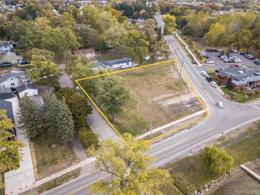 1035 E Walled Lake Drive Walled Lake City, MI 48390