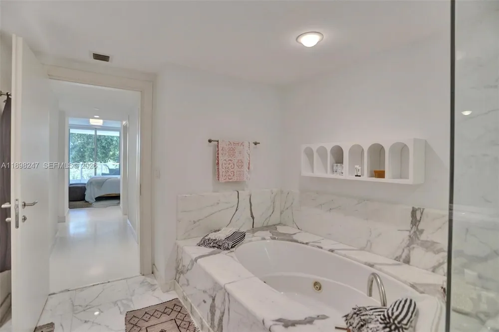 2627 S Bayshore Dr #506 Coconut Grove, FL 33133