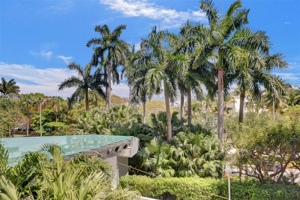 2627 S Bayshore Dr #506 Coconut Grove, FL 33133