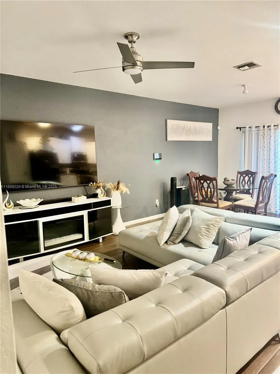 4039 NW 11th St Lauderhill, FL 33313