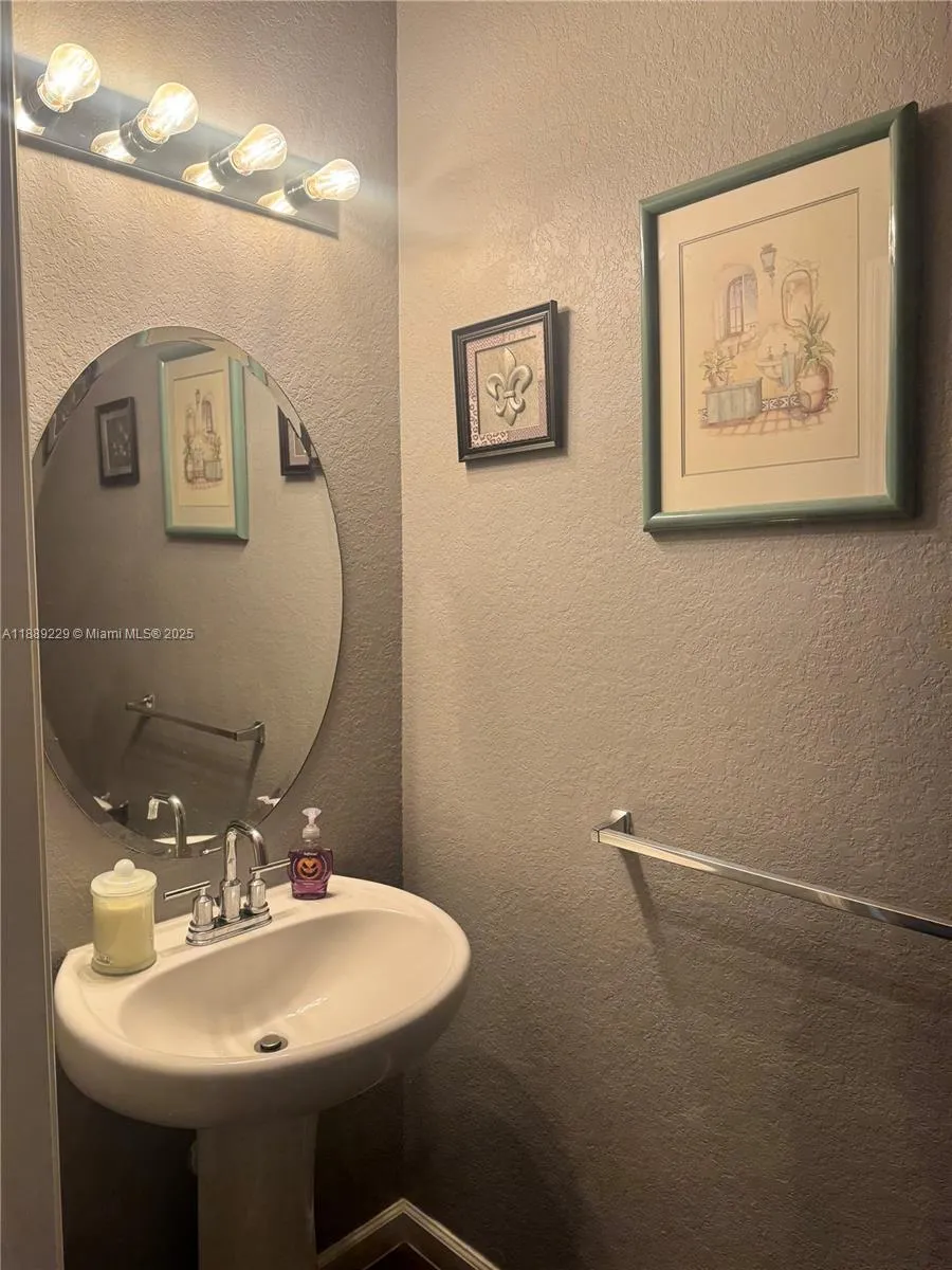 4039 NW 11th St Lauderhill, FL 33313