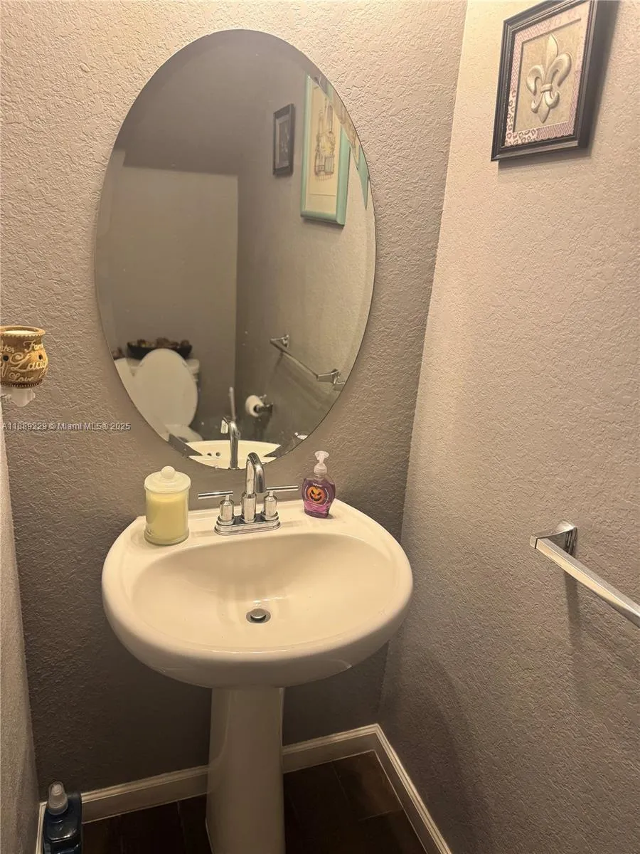 4039 NW 11th St Lauderhill, FL 33313