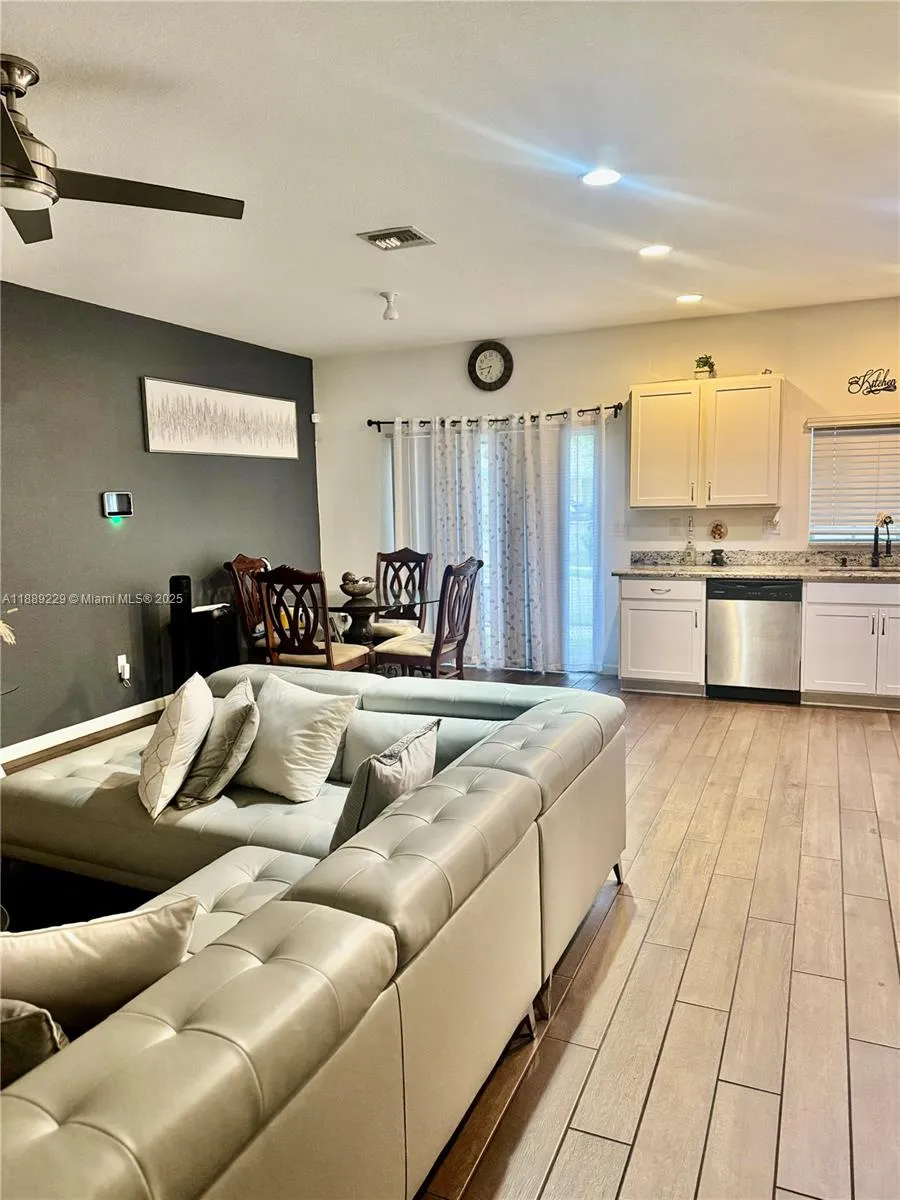 4039 NW 11th St Lauderhill, FL 33313