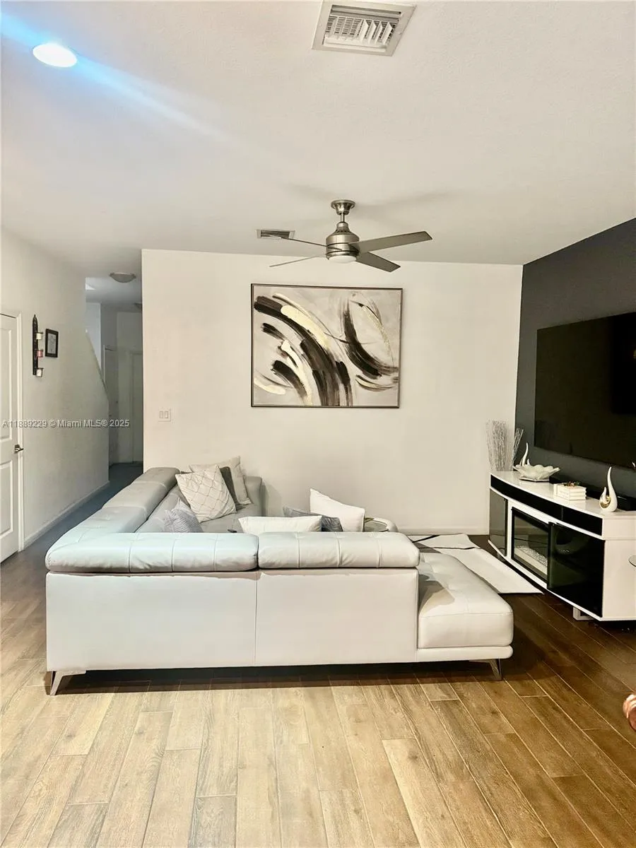 4039 NW 11th St Lauderhill, FL 33313