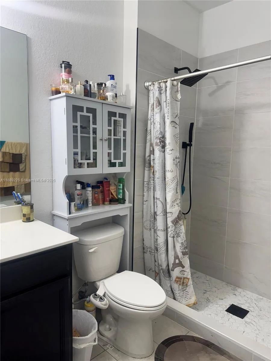 4039 NW 11th St Lauderhill, FL 33313