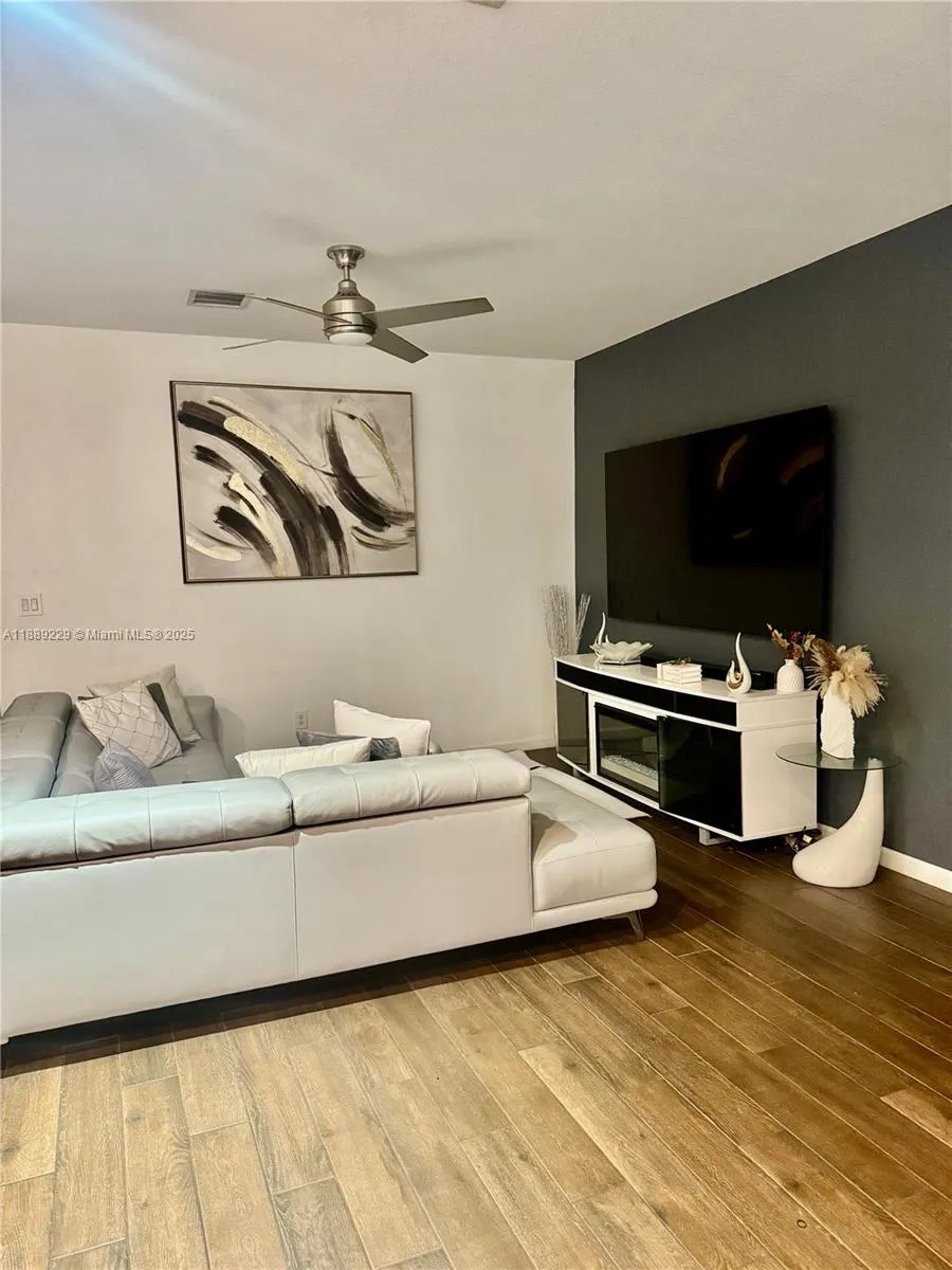 4039 NW 11th St Lauderhill, FL 33313