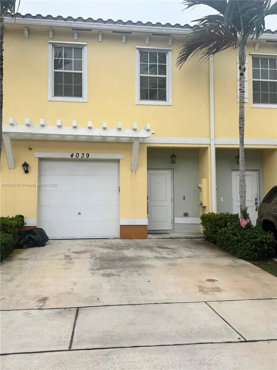 4039 NW 11th St Lauderhill, FL 33313