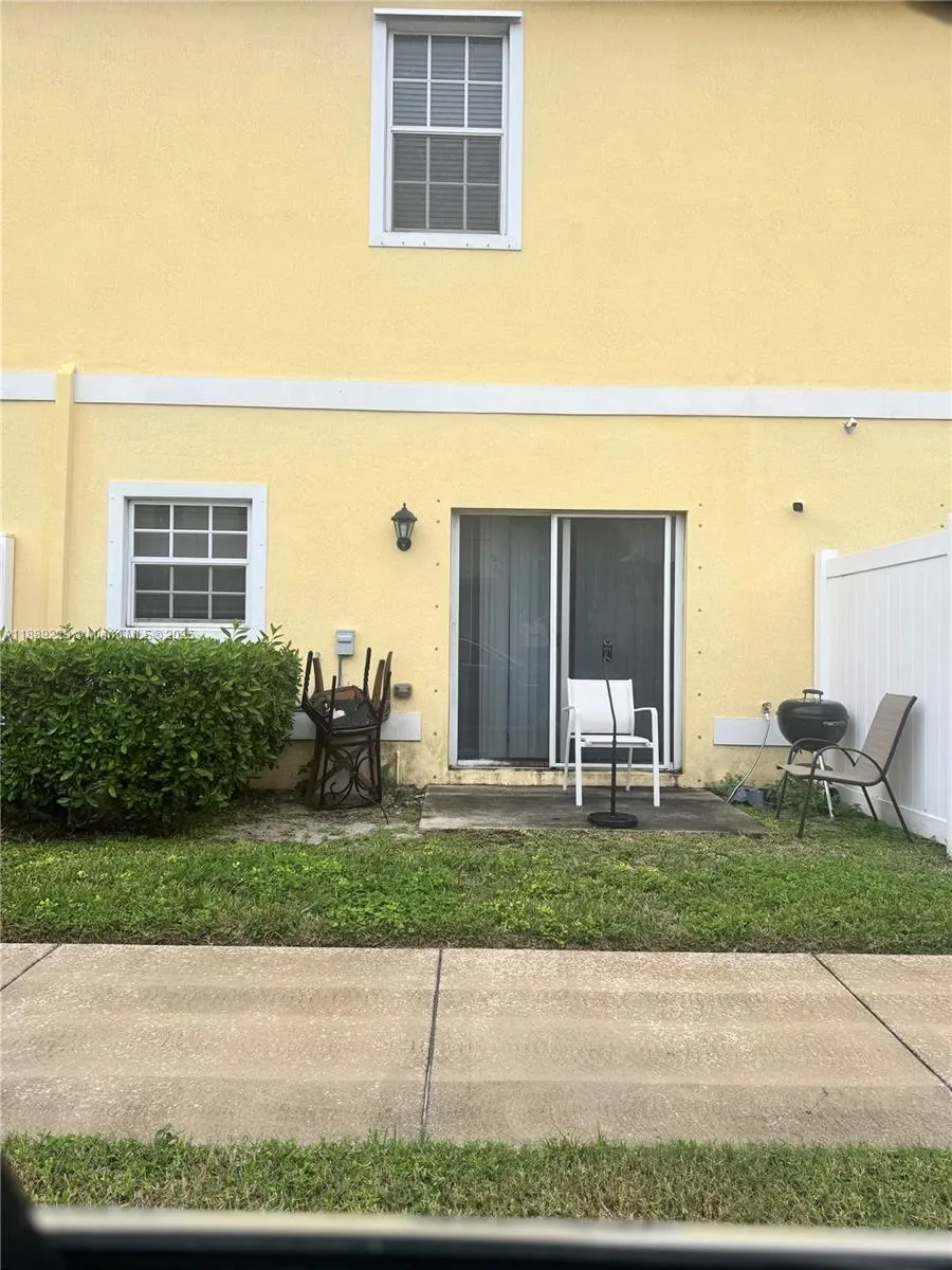 4039 NW 11th St Lauderhill, FL 33313