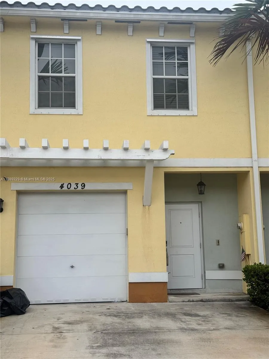 4039 NW 11th St Lauderhill, FL 33313