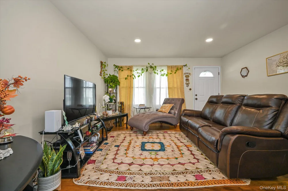 16 E Chestnut Street Central Islip, NY 11722
