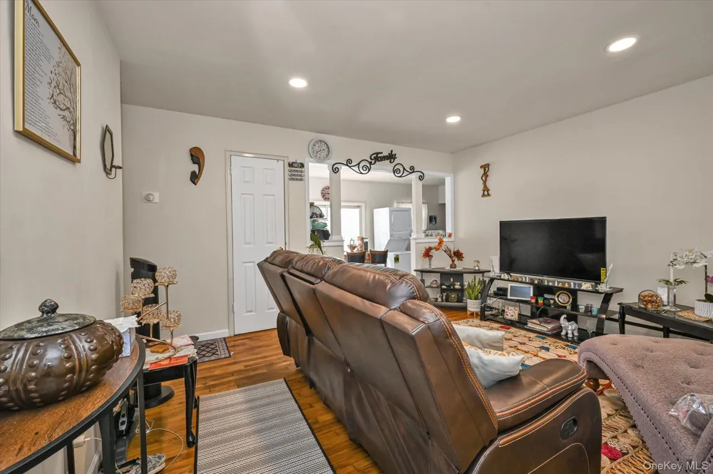16 E Chestnut Street Central Islip, NY 11722