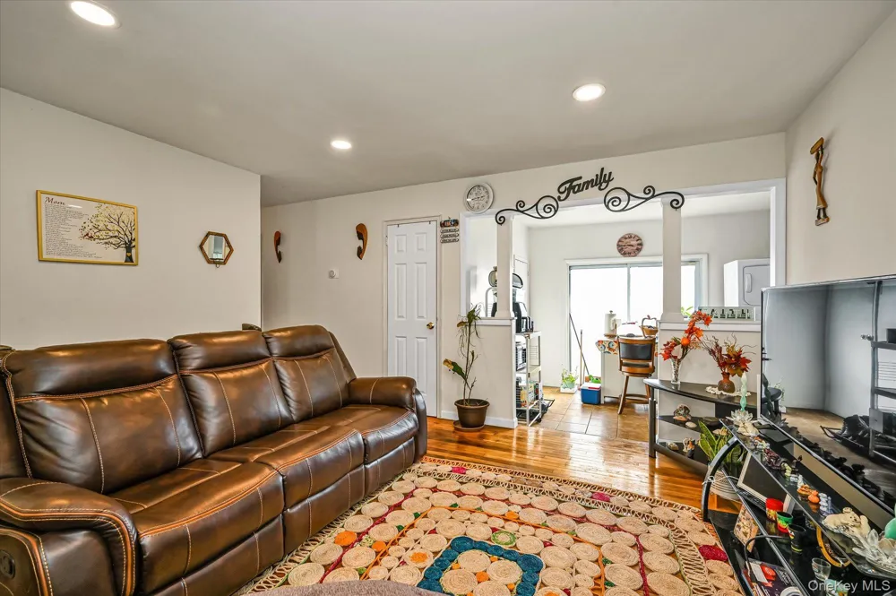 16 E Chestnut Street Central Islip, NY 11722