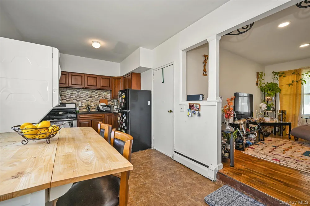 16 E Chestnut Street Central Islip, NY 11722