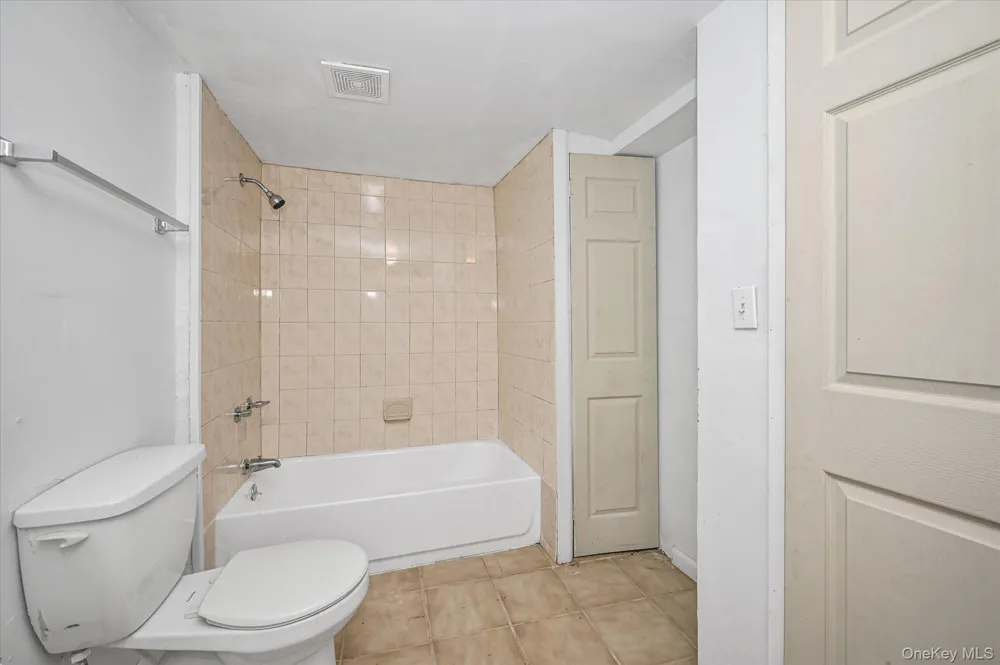 16 E Chestnut Street Central Islip, NY 11722