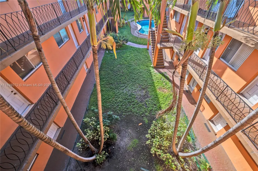 2330 NW 11th St #46 Miami, FL 33125