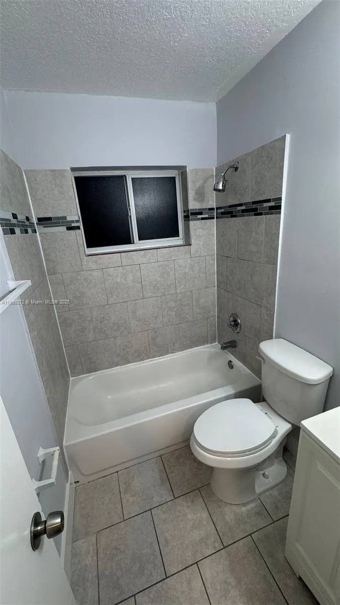 2330 NW 11th St #46 Miami, FL 33125
