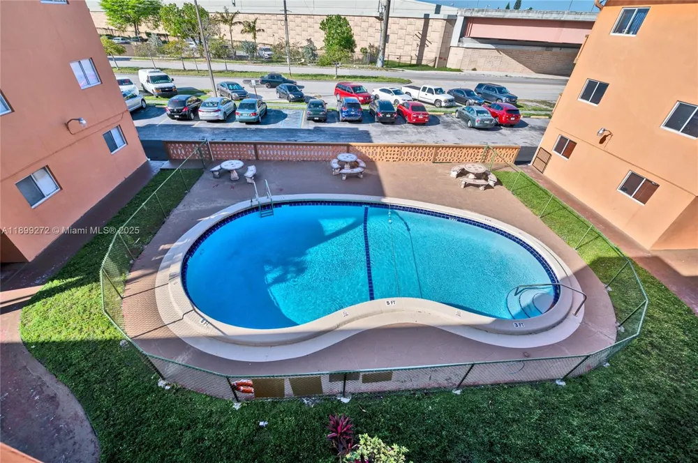 2330 NW 11th St #46 Miami, FL 33125
