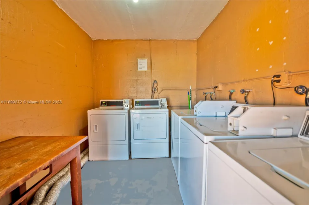 2330 NW 11th St #46 Miami, FL 33125