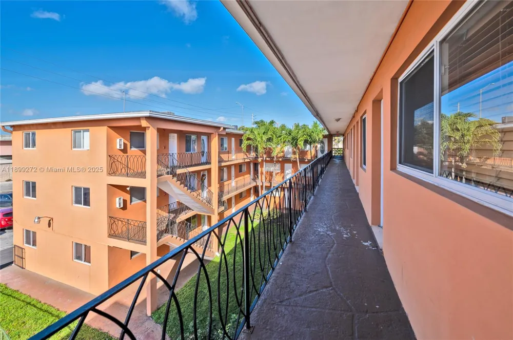 2330 NW 11th St #46 Miami, FL 33125