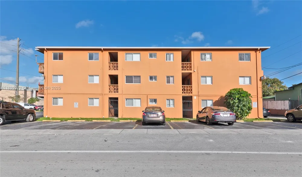 2330 NW 11th St #46 Miami, FL 33125