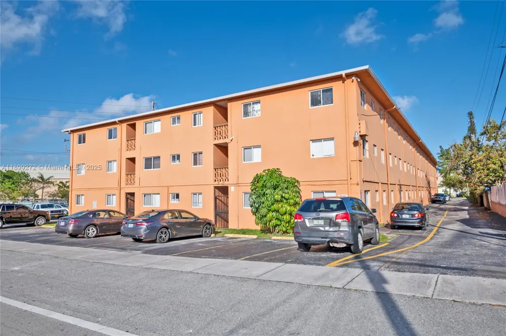 2330 NW 11th St #46 Miami, FL 33125