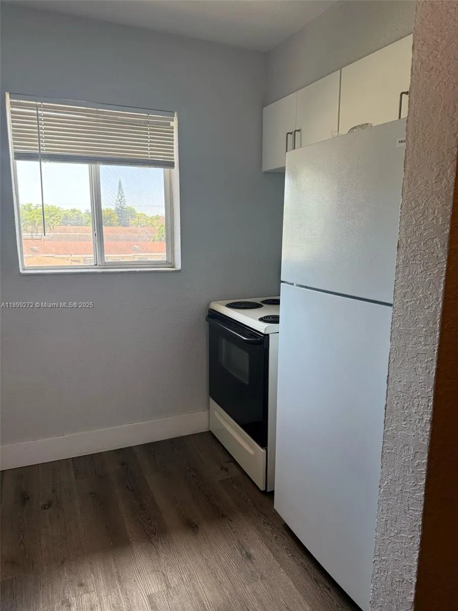 2330 NW 11th St #46 Miami, FL 33125