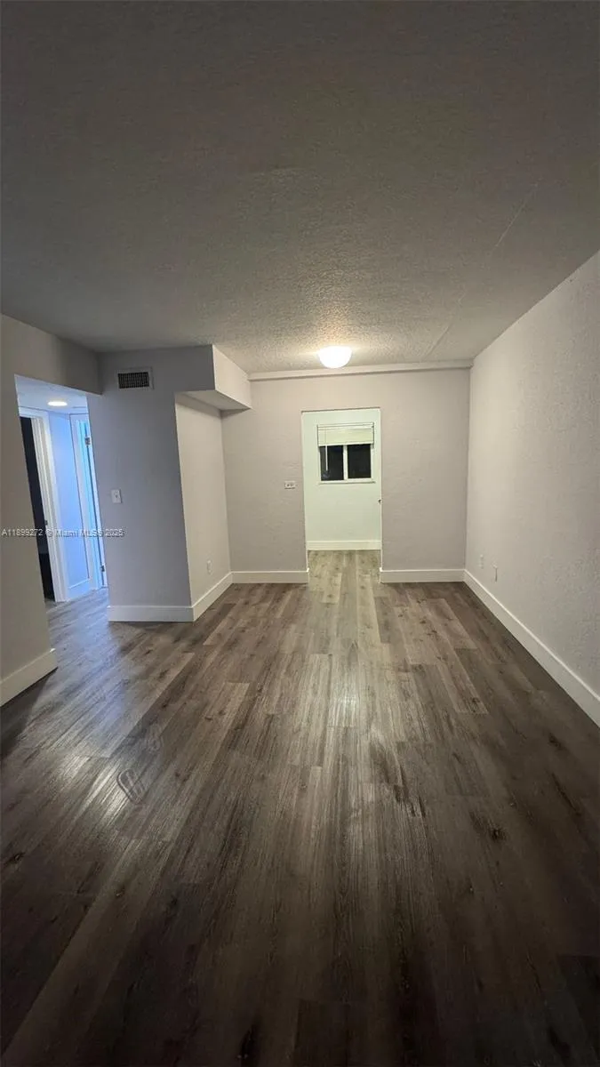 2330 NW 11th St #46 Miami, FL 33125
