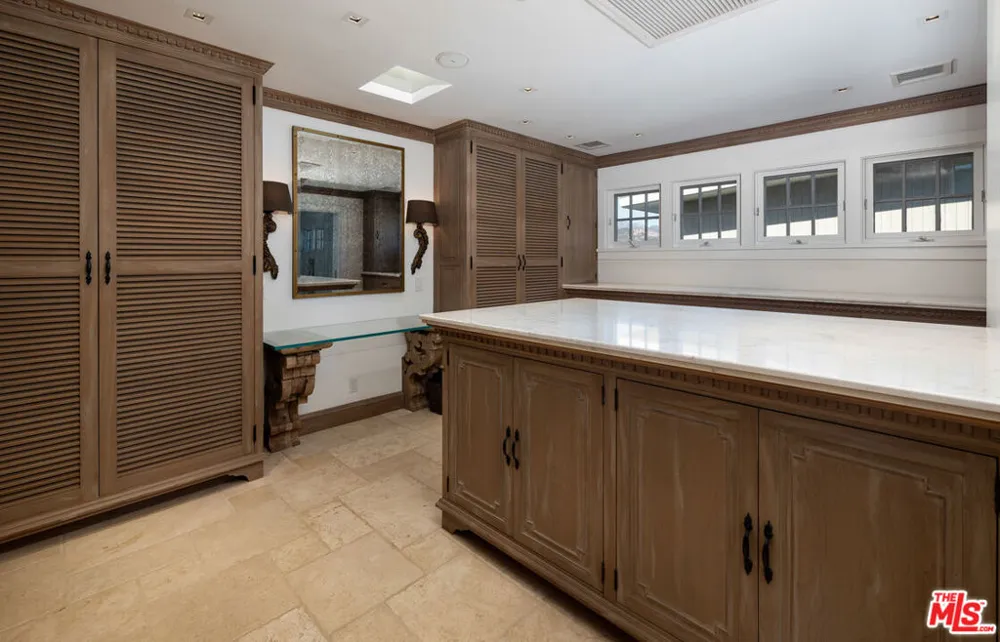 571 Sand Point Road Carpinteria, CA 93013