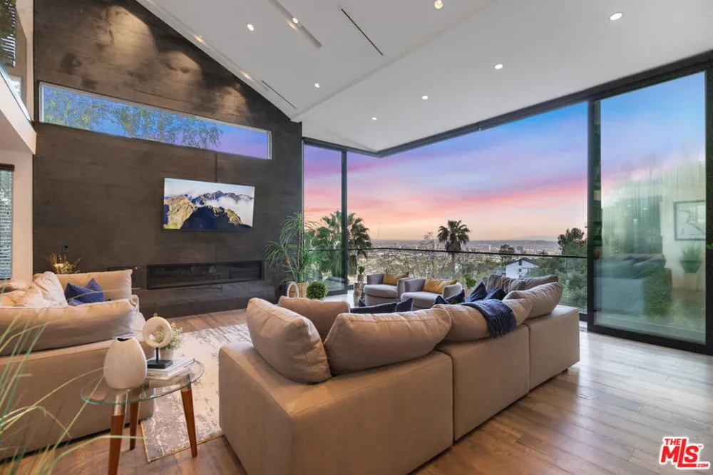 8514 Franklin Avenue Los Angeles, CA 90069