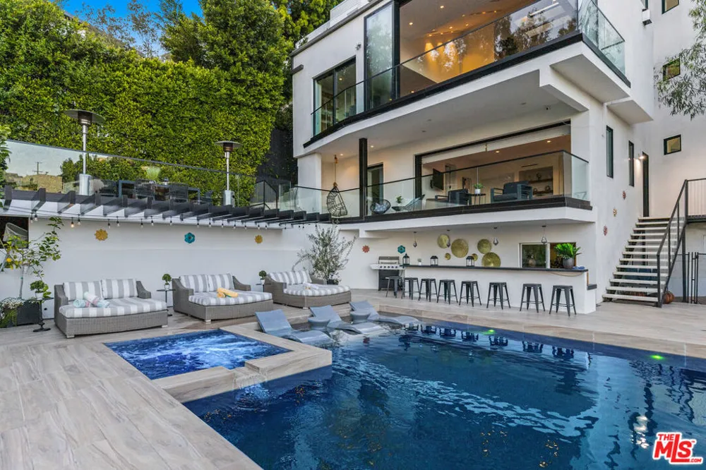 8514 Franklin Avenue Los Angeles, CA 90069