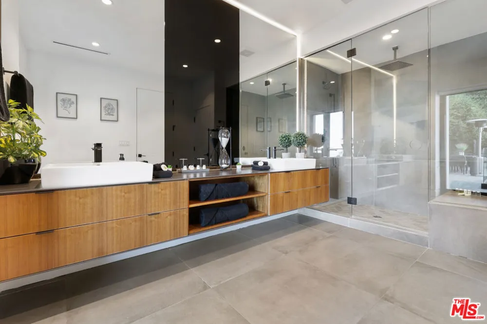 8514 Franklin Avenue Los Angeles, CA 90069