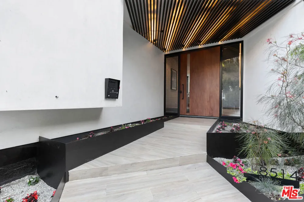 8514 Franklin Avenue Los Angeles, CA 90069