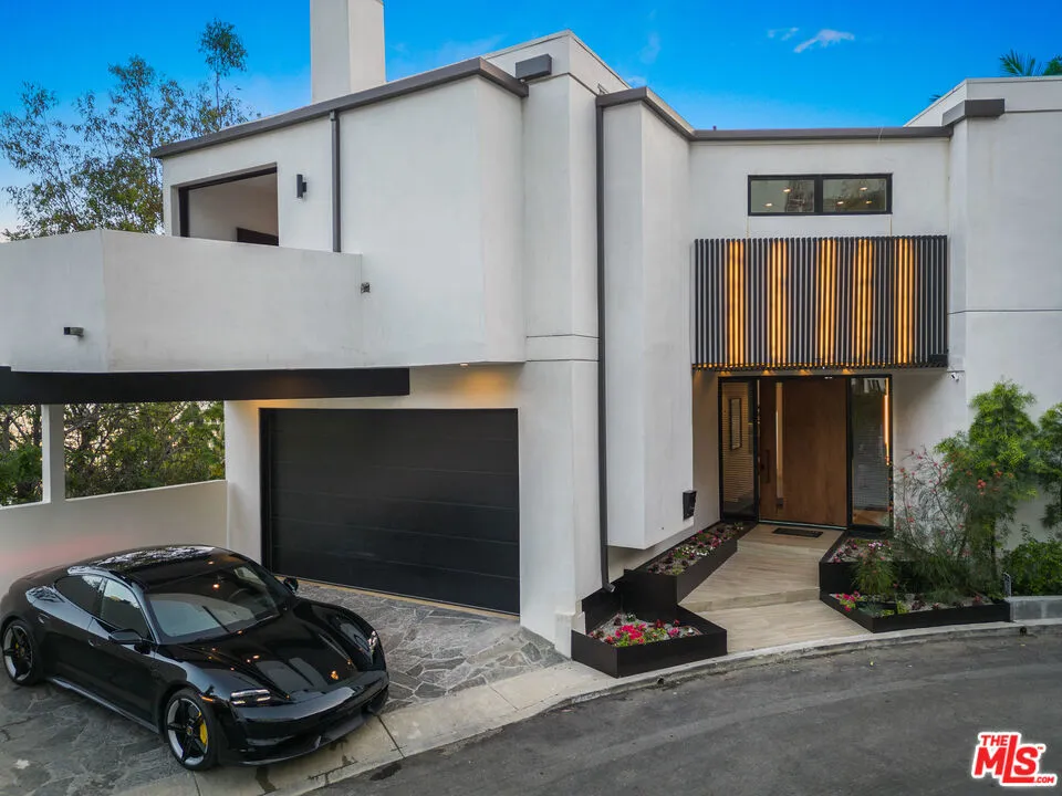 8514 Franklin Avenue Los Angeles, CA 90069