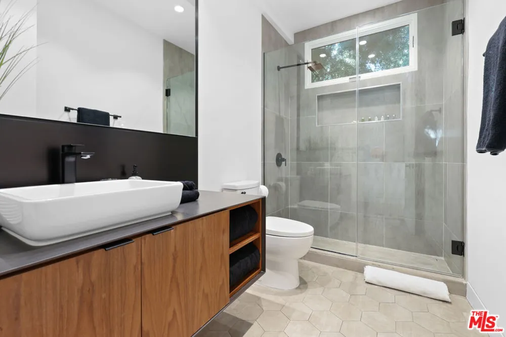 8514 Franklin Avenue Los Angeles, CA 90069